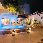 Casa Victoria Malecon - Adults Only